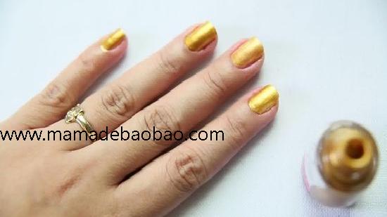 如何做渐变美甲: 15 步骤（用化妆棉美甲）