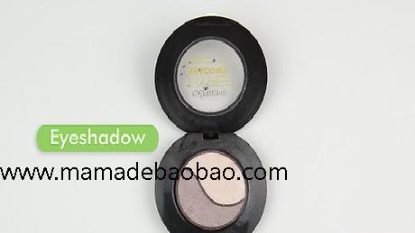 年轻的母亲用3种方法来自己调配指甲油颜色（不同颜色的指甲油）