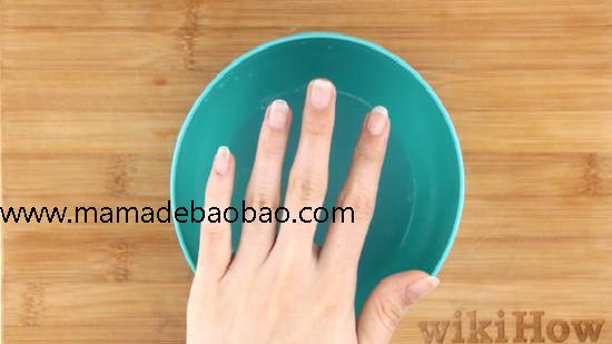 3种方法来不用甲片胶贴假指甲（用双面胶粘贴假指甲）