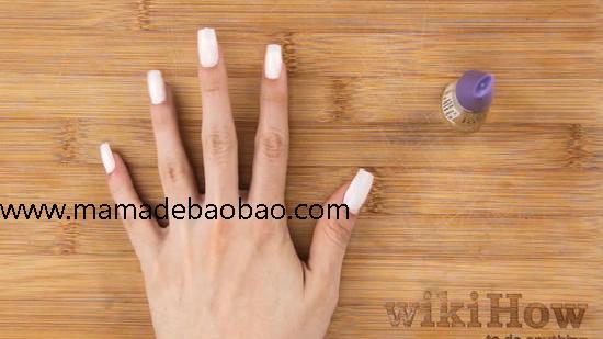 3种方法来不用甲片胶贴假指甲（用双面胶粘贴假指甲）