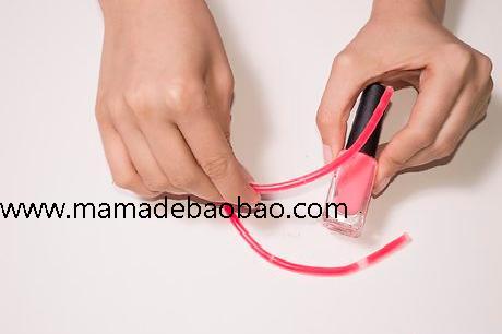 3种方法来制作荧光指甲油（用唇彩液制作[1] X 研究来源）