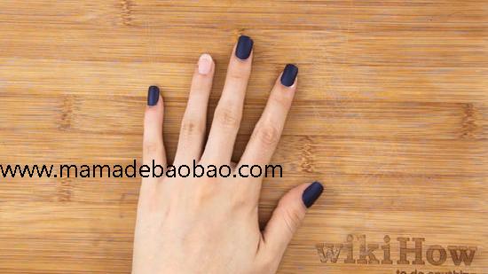 3种方法来不用甲片胶贴假指甲（用双面胶粘贴假指甲）