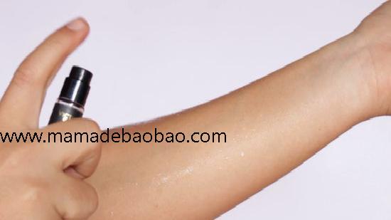 3种方法来使用香体喷雾（使用男士香体喷雾）