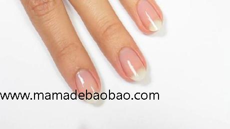 如何做渐变美甲: 15 步骤（用化妆棉美甲）