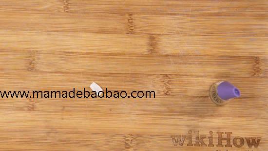 3种方法来不用甲片胶贴假指甲（用双面胶粘贴假指甲）